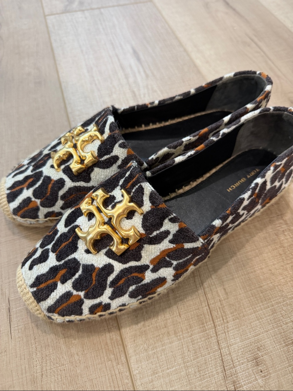 Tory Burch Eleanor Medallion Leopard Print Espadrilles Gold Logo -8 - Like New